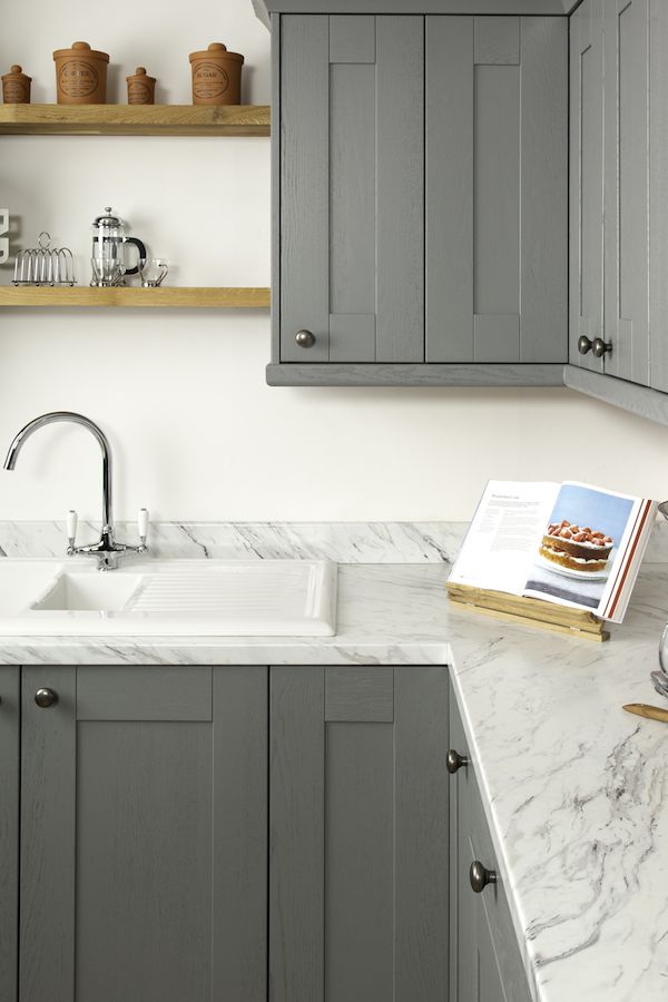 Pros and Cons of Different Kitchen
Worktop Surfaces