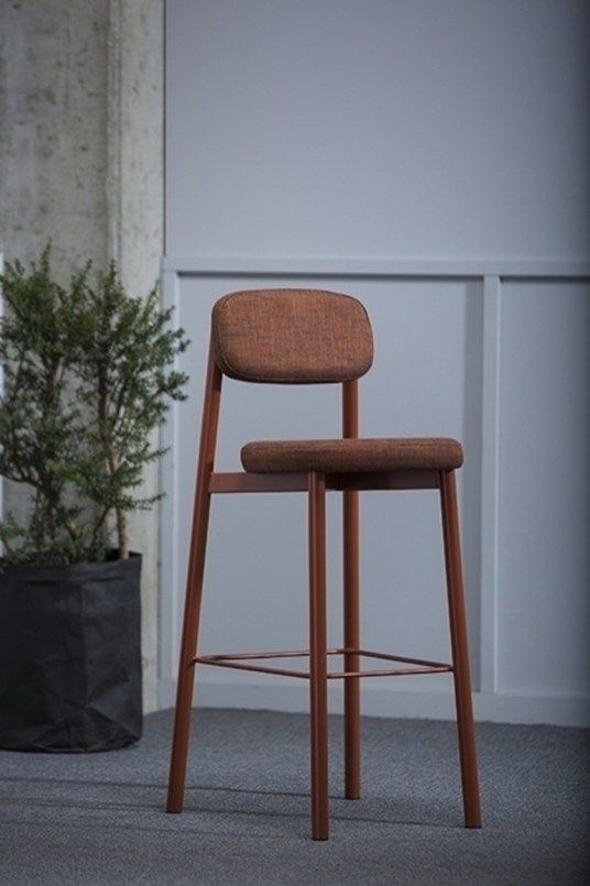 Elevate Your Space with Red Bar Stools:
Stylish Options to Consider