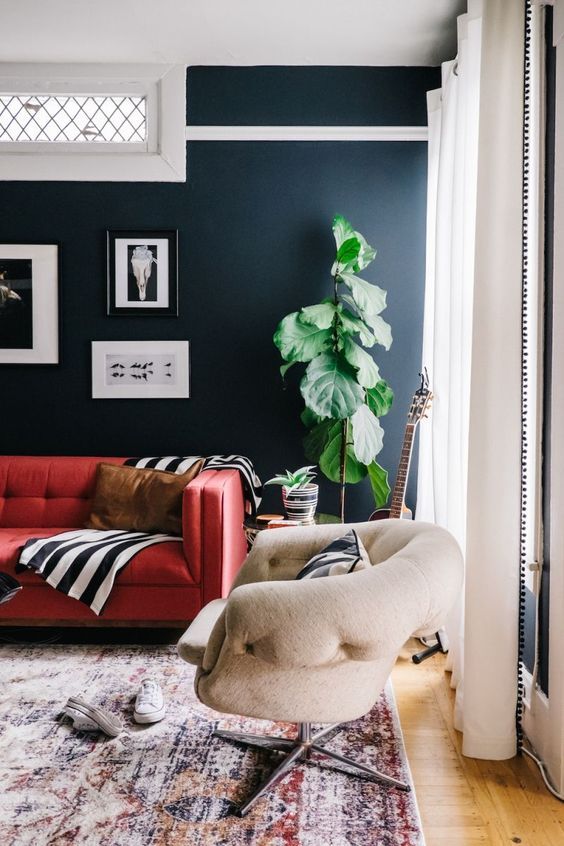 The Allure of Red Sofas: How to
Incorporate this Bold Statement Piece into Your Home