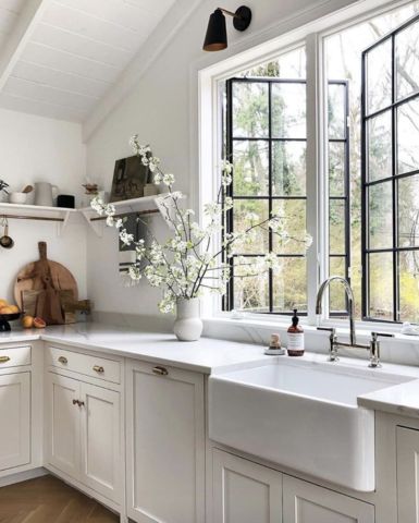 11 Essential Tips for Remodeling Your
Kitchen on a Budget