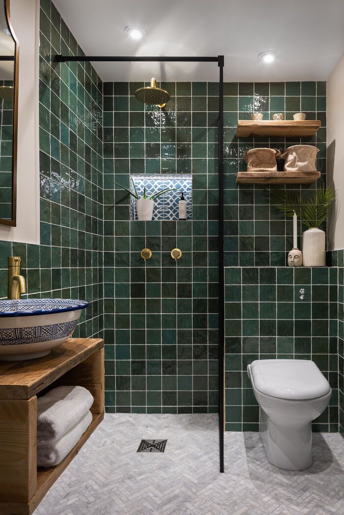 Get the new designed tile bathroom