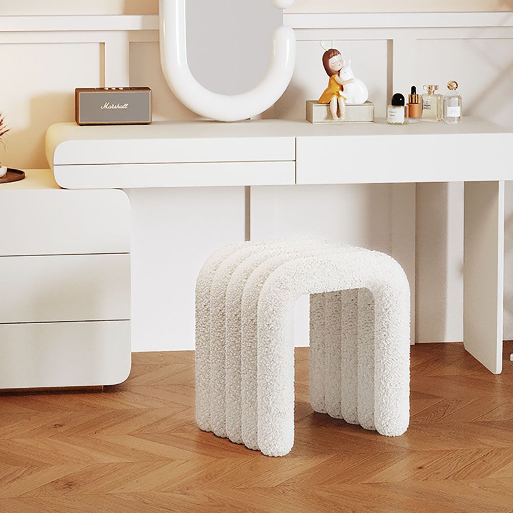 Ultimate Guide to Choosing the Perfect
Vanity Chair for Your Makeup Station