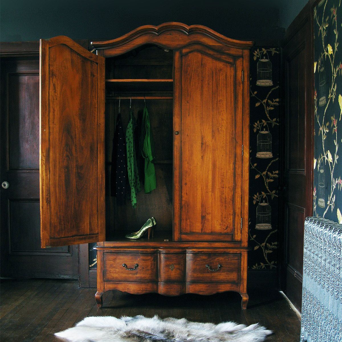 The Ultimate Guide to Choosing the
Perfect Wardrobe Armoire