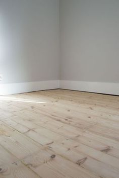 The Pros and Cons of Wood Laminate
Flooring
