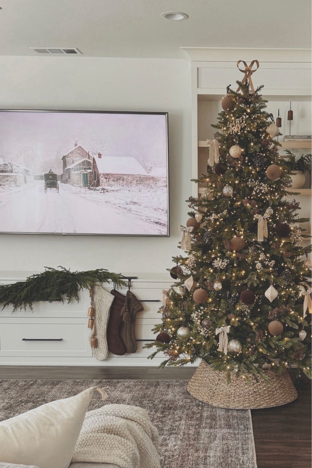 A Guide to Choosing the Perfect
Artificial Christmas Tree for Your Home