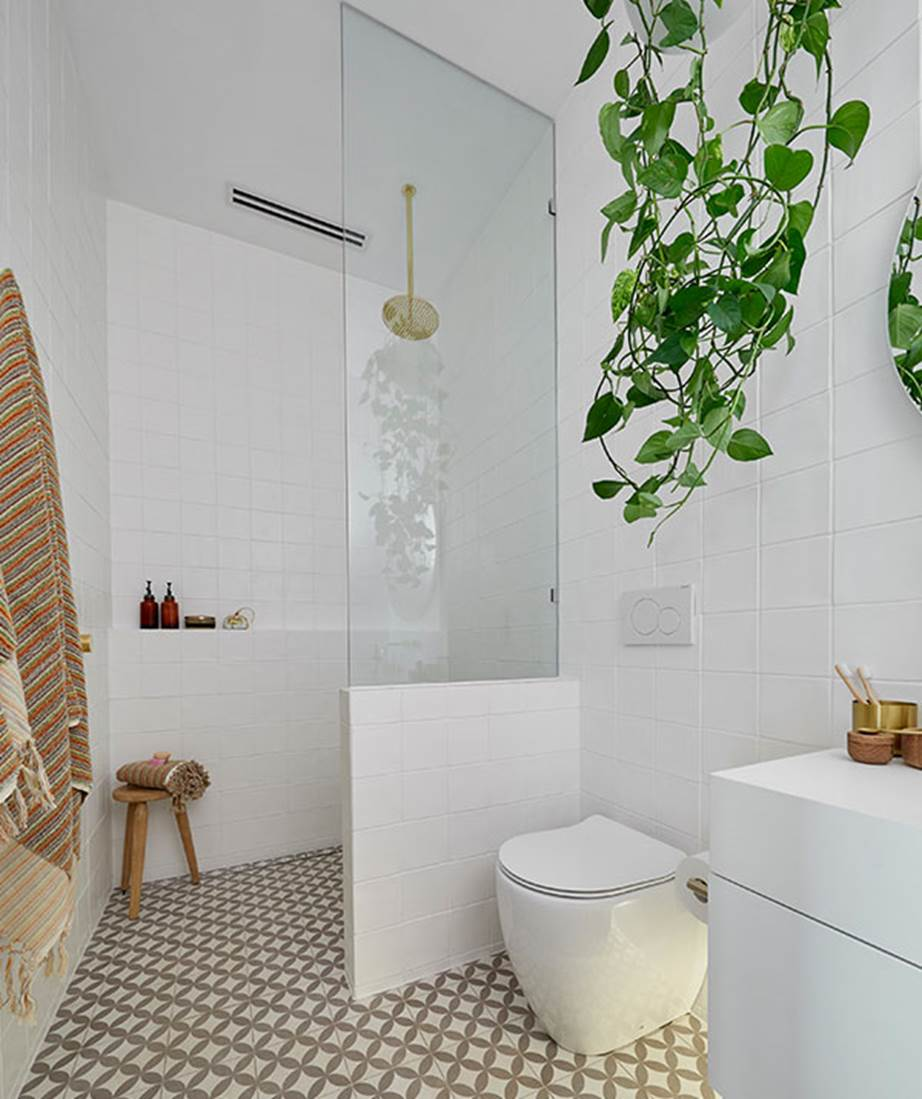 Creative Bathroom Remodeling Ideas to
Transform Your Space