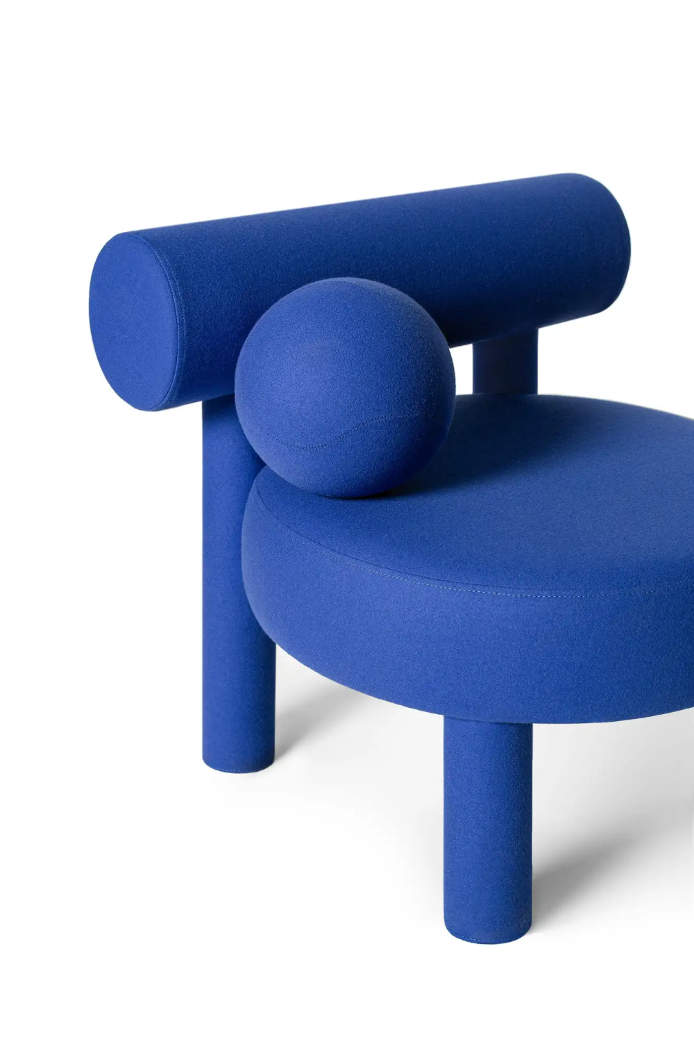The Benefits of Adding a Blue Chair to
Your Home Décor