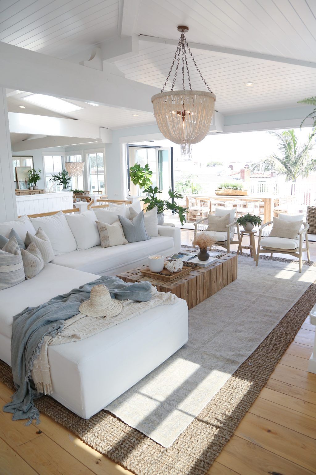 Embracing Coastal Design: How to
Incorporate Coastal Furniture in Your Home