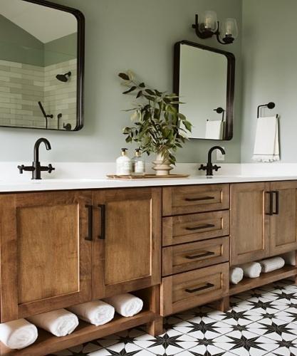 Vintage-inspired fixtures elevate the charm ⁤of farmhouse bathrooms