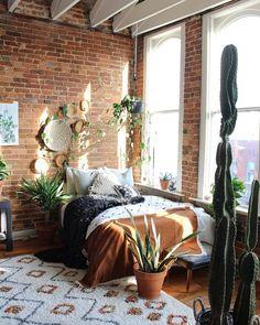 Introduce nature indoors with potted plants to refresh the⁣ teen bedroom