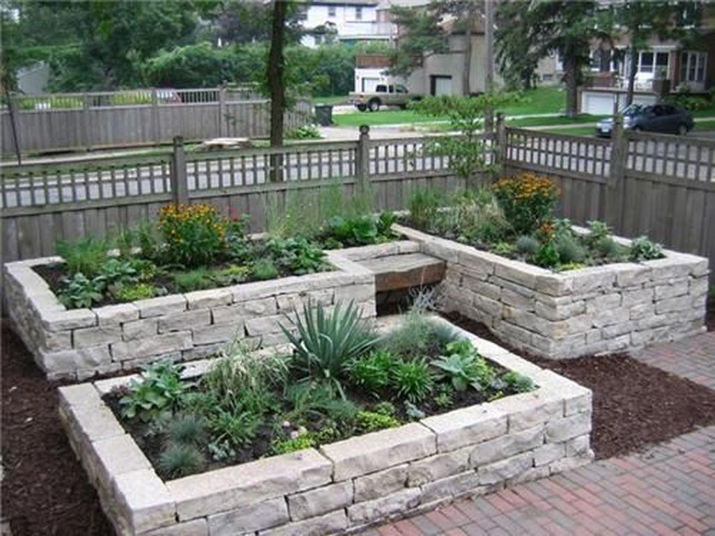 Use ⁤raised garden beds for​ a stylish touch in ⁢your front‌ yard landscaping