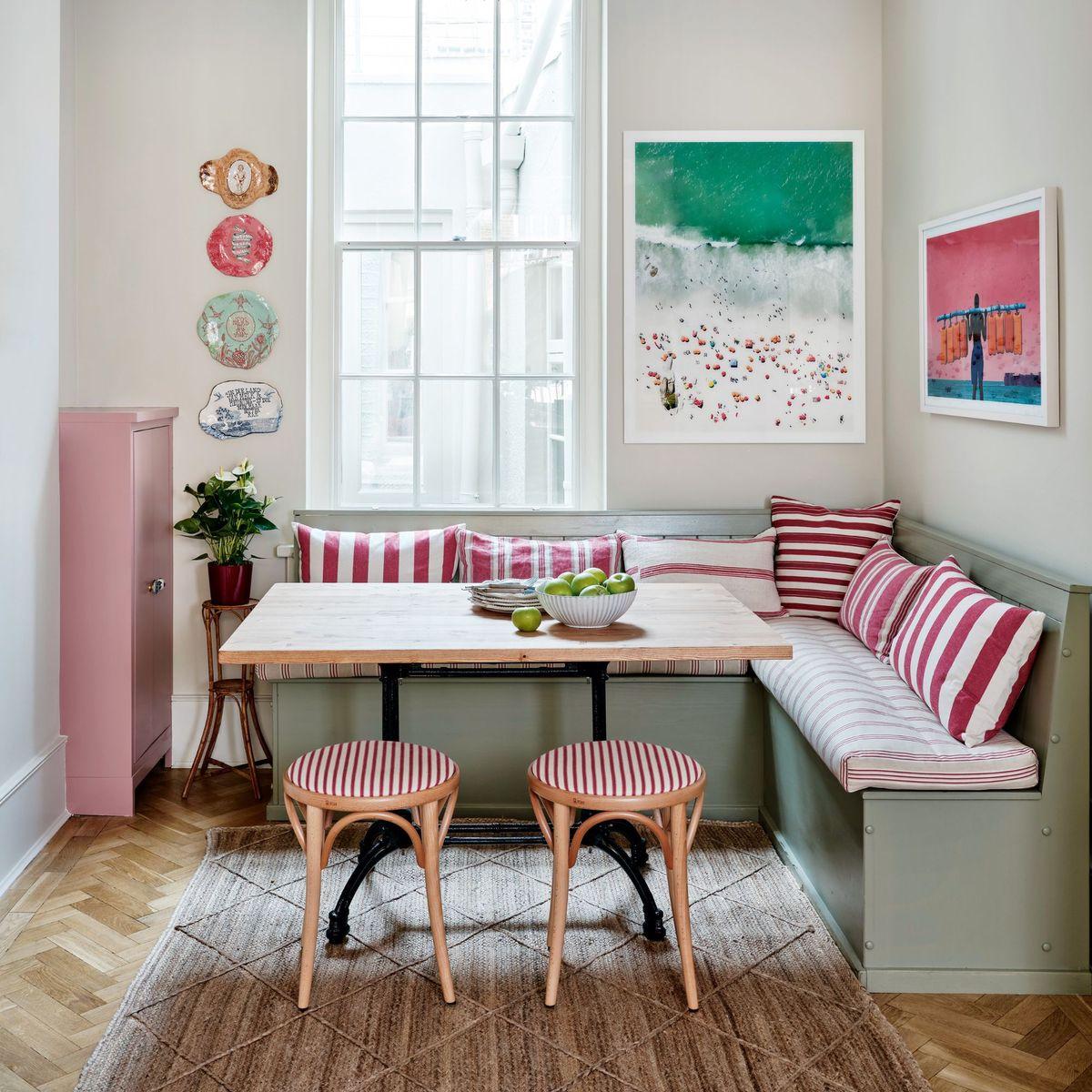 Add a cozy banquette for⁣ a stylish ⁤dining nook in your eat-in kitchen