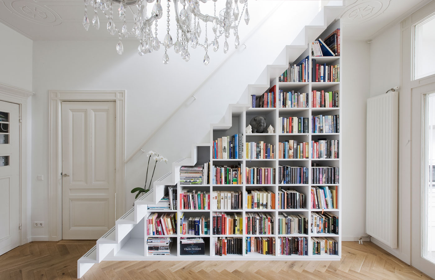 a diy bookcase in a staircase is one of many creative book storage VMFFHZT