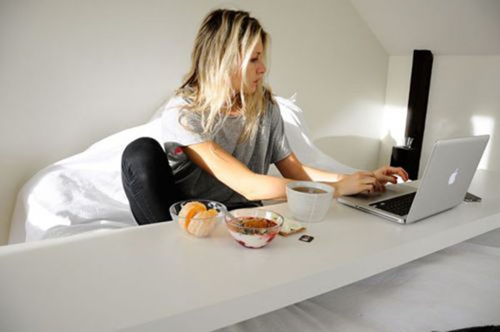 bed desk solutions for working in bed (and what to avoid) WUEFLBU