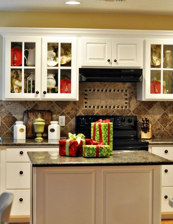 cozy christmas kitchen decor ideas TBJSTQQ