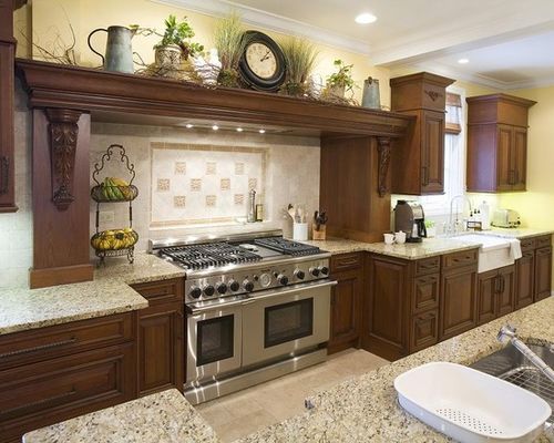 kitchen decoration example of a mountain style kitchen design in chicago with an undermount IVFCJVZ