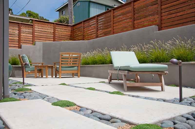 modern patio design, gray retaining wall, privacy fence patio ecotones  landscapes cambria, DYOWVJS