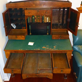 my favorite antique desk IWNSAWT