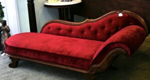 victorian fainting couch - this is perfect for our  MOQZXFW