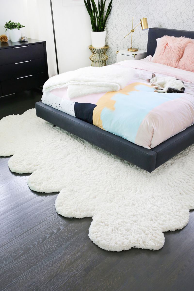 big rugs make two smaller rugs into one large rug! (click through for more XSSAKUE