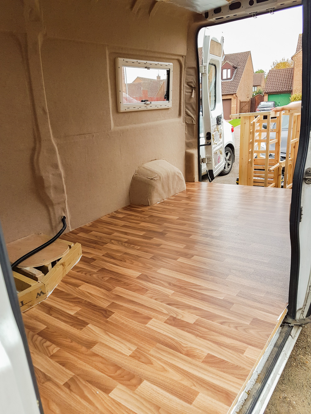 Lino floor van conversion - installing lino flooring in a campervan WIHUZFF