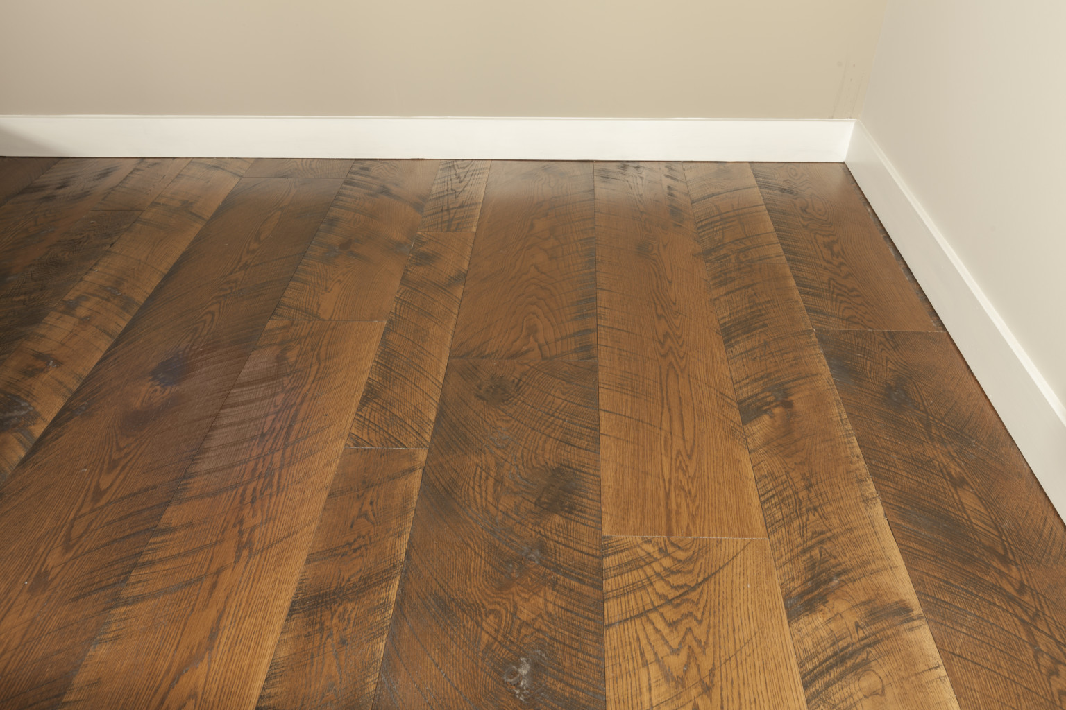 wide plank flooring handscraped and distressed wide plank floors provide a great way to achieve BZJBGWY