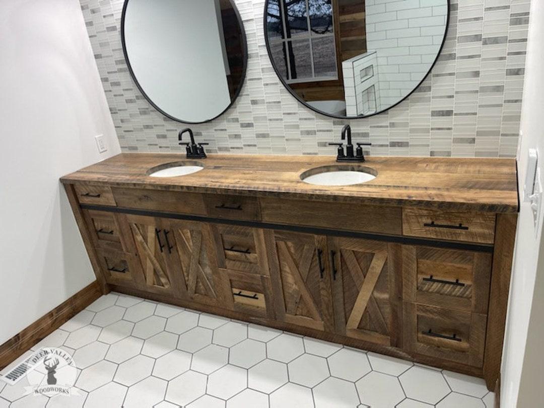 Dual sinks promote convenience in larger⁣ farmhouse bathrooms