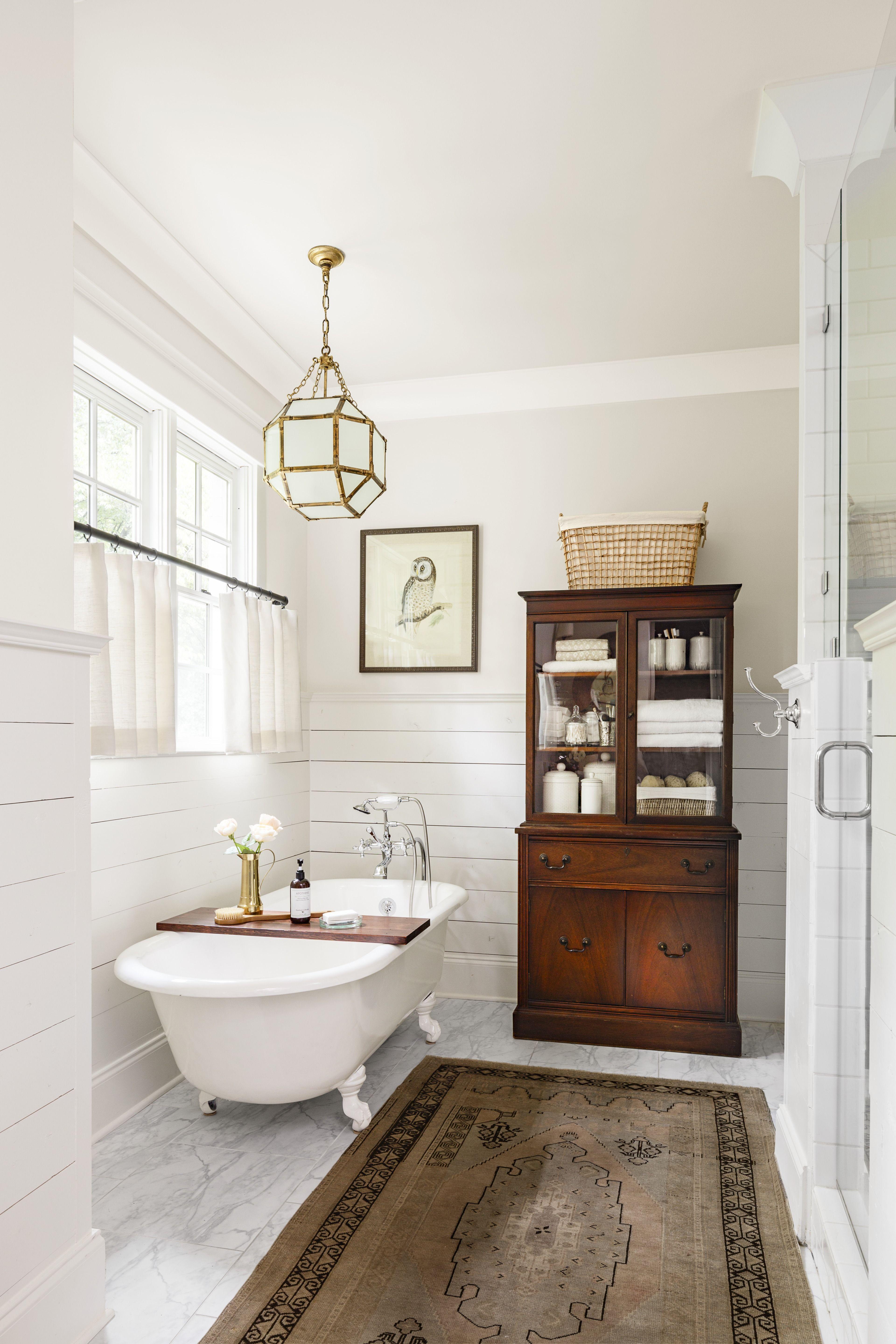 Add a clawfoot tub for a touch of elegance ‍in farmhouse bathrooms