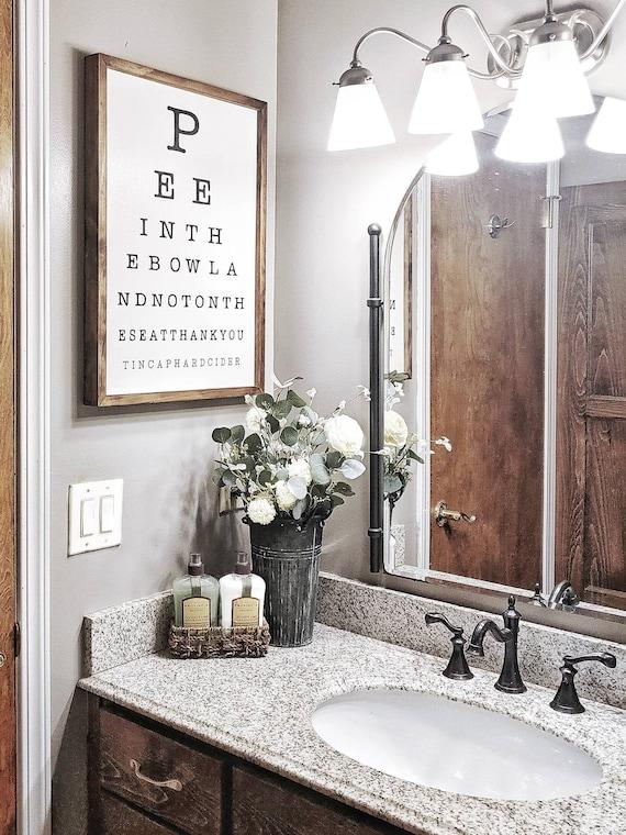 Farmhouse bathrooms ⁤embrace ‌a blend of old and new