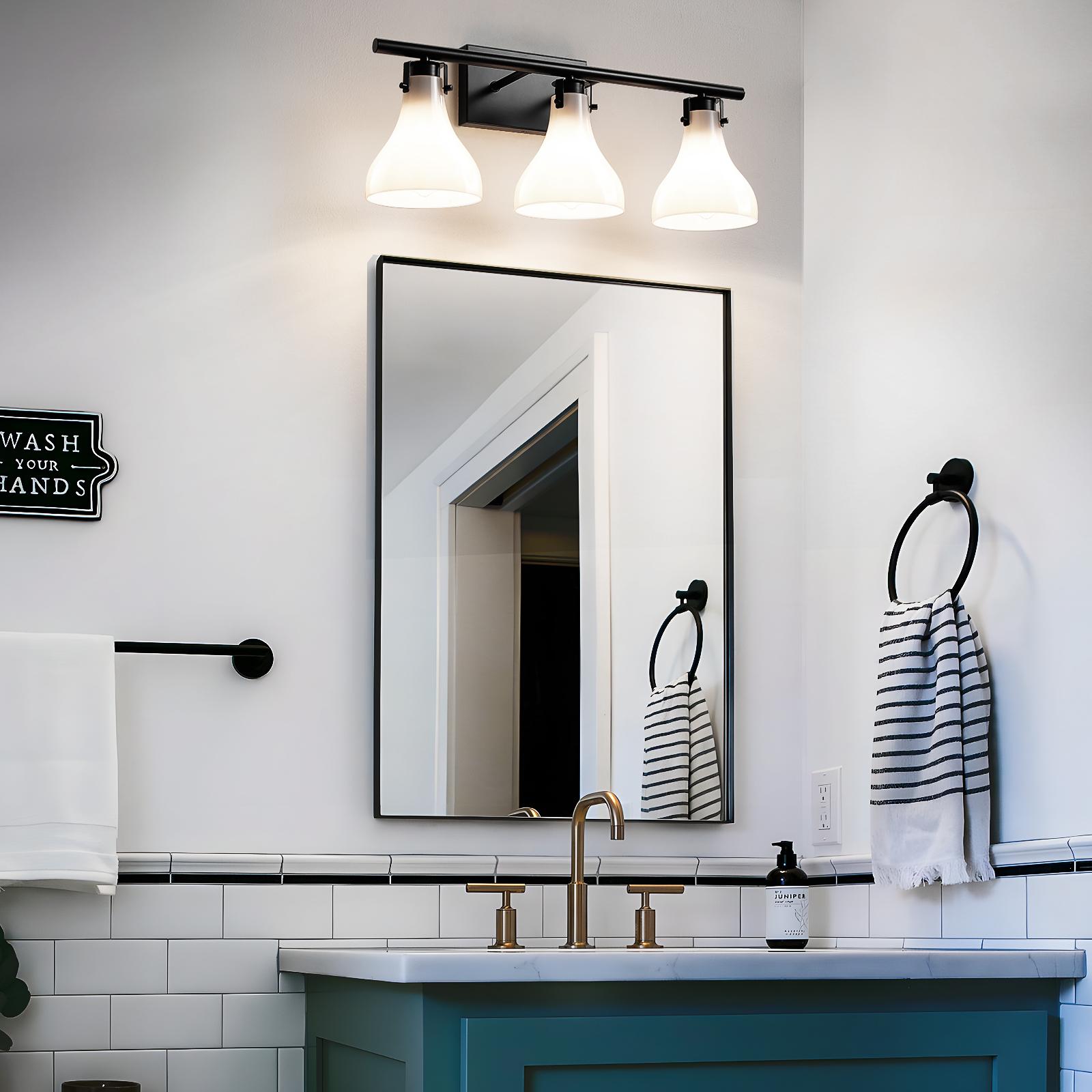 Install farmhouse-style lighting for a welcoming ⁢atmosphere in bathrooms