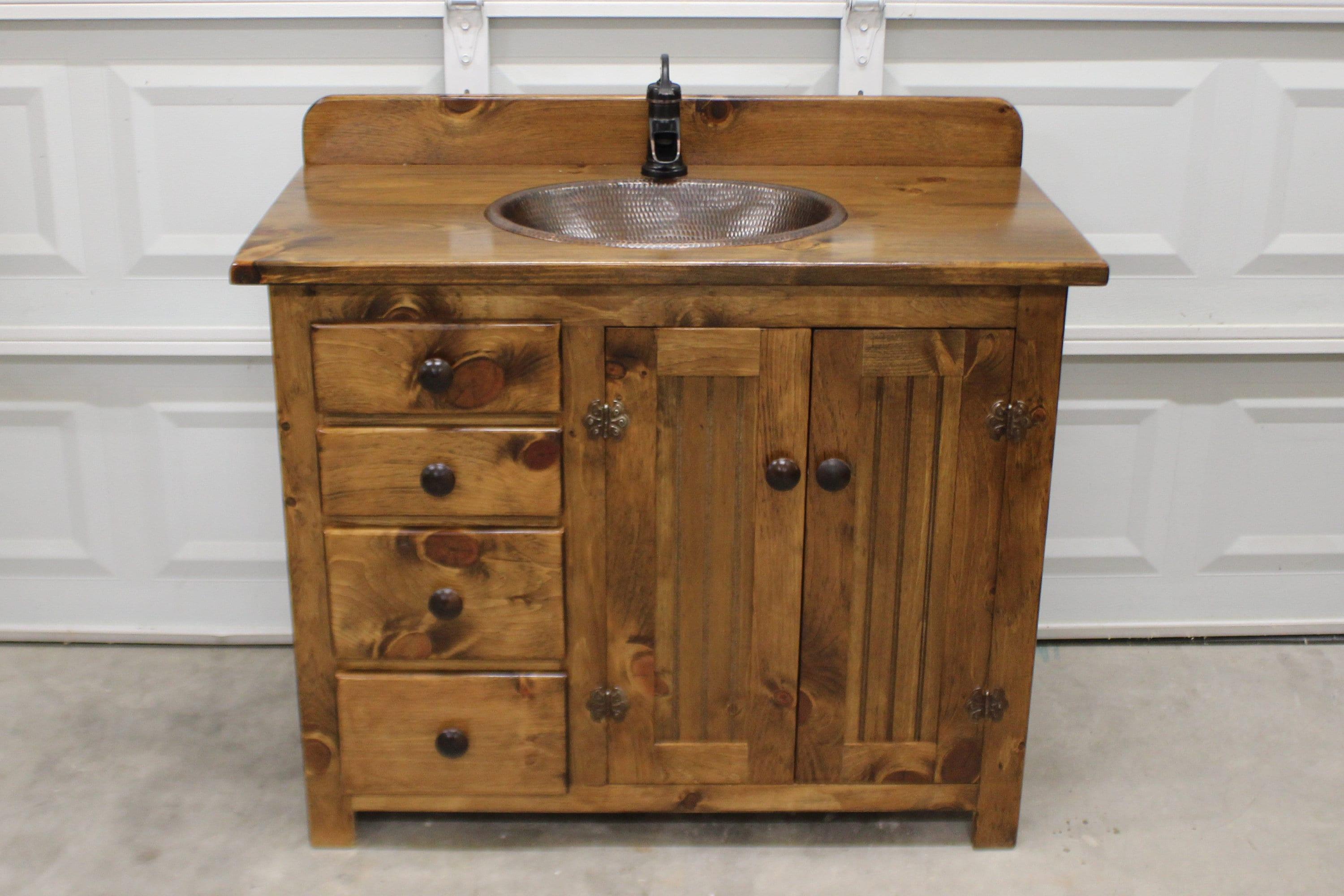 Rustic ‍wooden vanities enhance the charm of farmhouse bathrooms