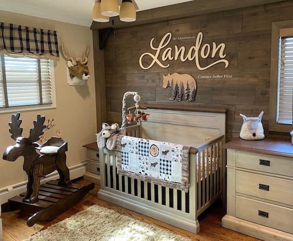 Personalize with name⁤ art hanging prominently above the crib