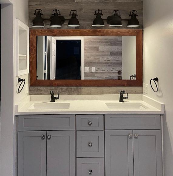 Mirrors framed with ‌reclaimed ‌wood ⁣enhance charm in Farmhouse ⁣Bathrooms