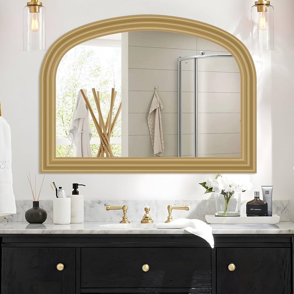 Vintage⁤ mirrors add elegance to farmhouse bathrooms decor