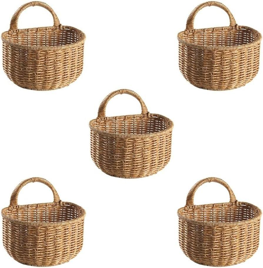 Woven ⁣baskets keep farmhouse bathrooms organized and stylish