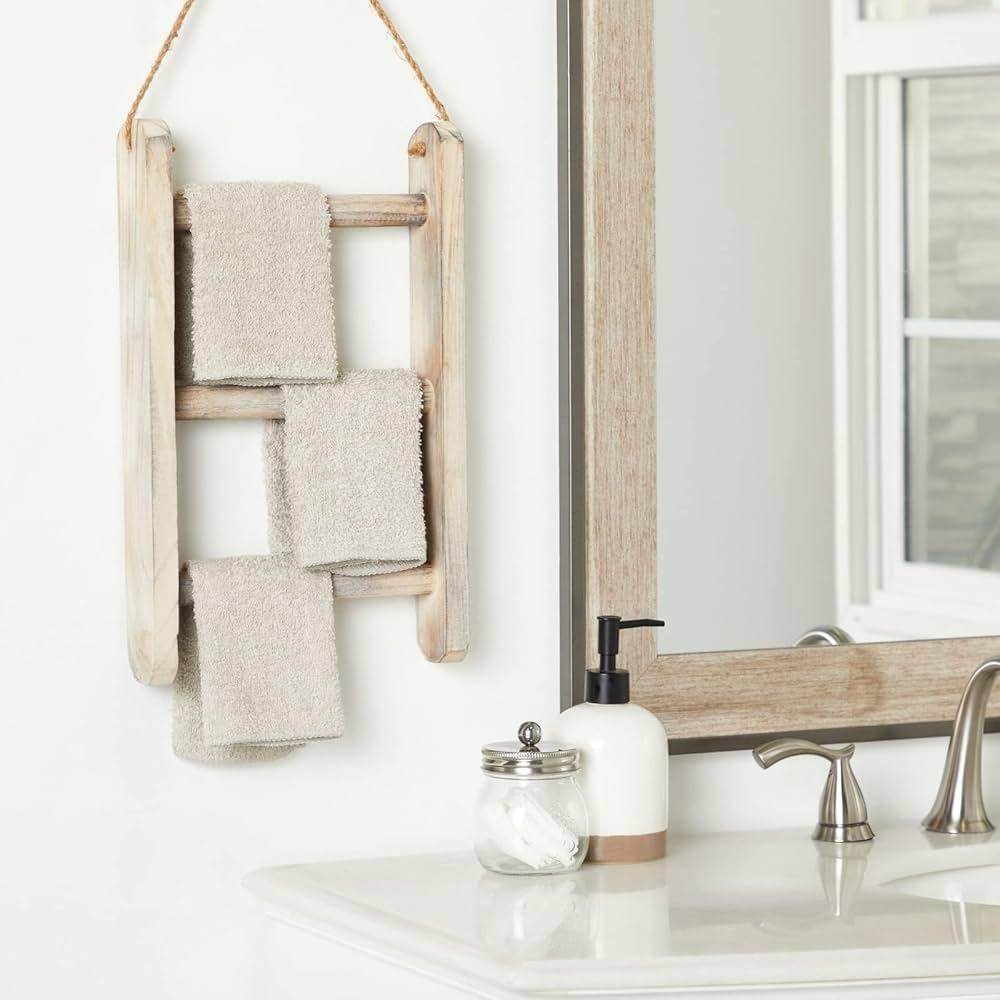 Vintage accessories ⁤evoke nostalgia in every Farmhouse Bathroom