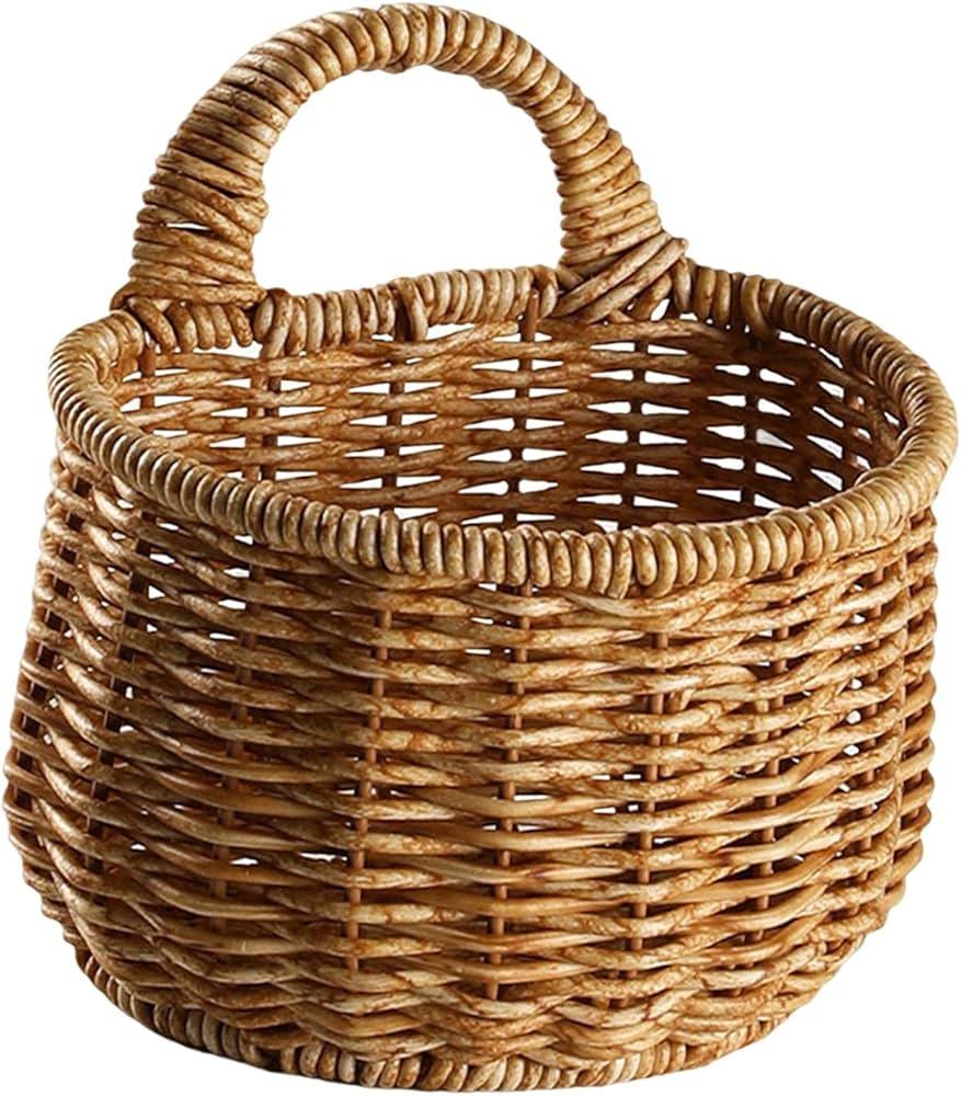 Woven baskets offer functional ⁤storage in farmhouse bathrooms