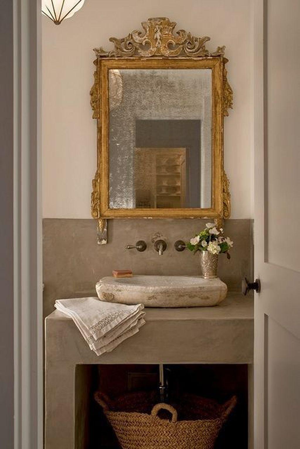 Vintage mirrors to‌ create an eclectic ⁤bathroom focal point