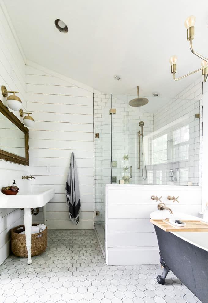 Use brass accents to elevate farmhouse bathrooms elegance