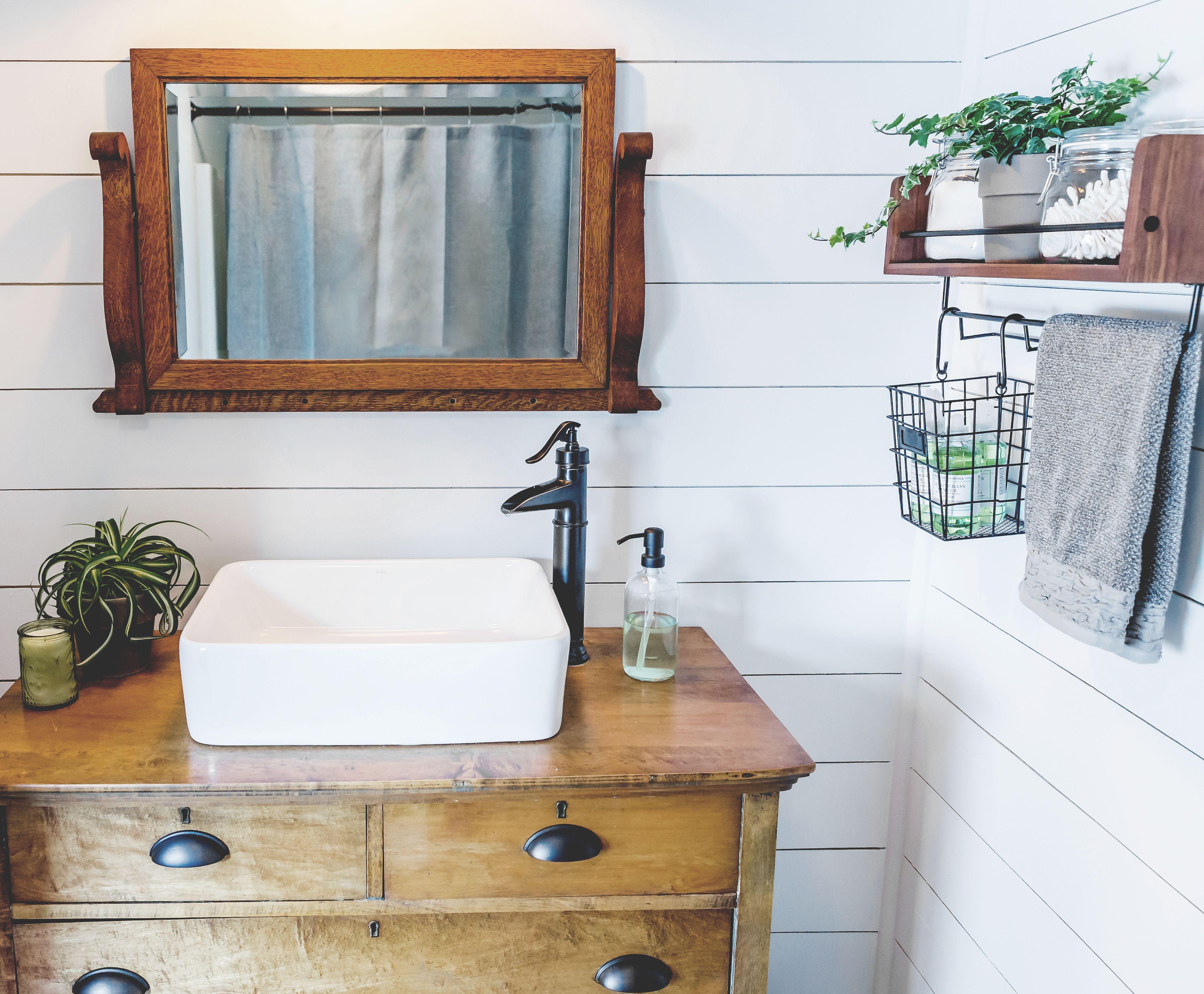 Incorporate greenery with ‌plants for ⁣freshness​ in farmhouse bathrooms