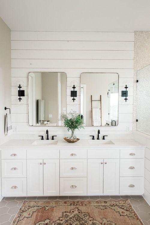 Chic ⁣shiplap walls enhance charm in ⁤modern Farmhouse Bathrooms