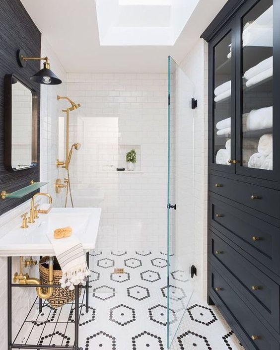 Explore⁣ unique tile patterns ⁣for personalized farmhouse bathrooms style