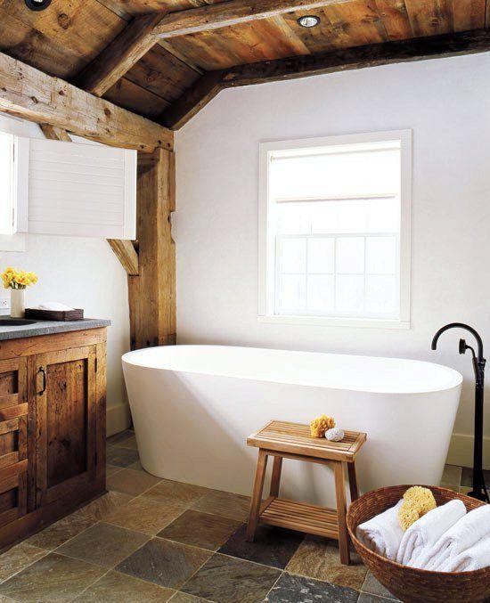 Exposed beams add a dramatic ‍touch to ​farmhouse bathrooms