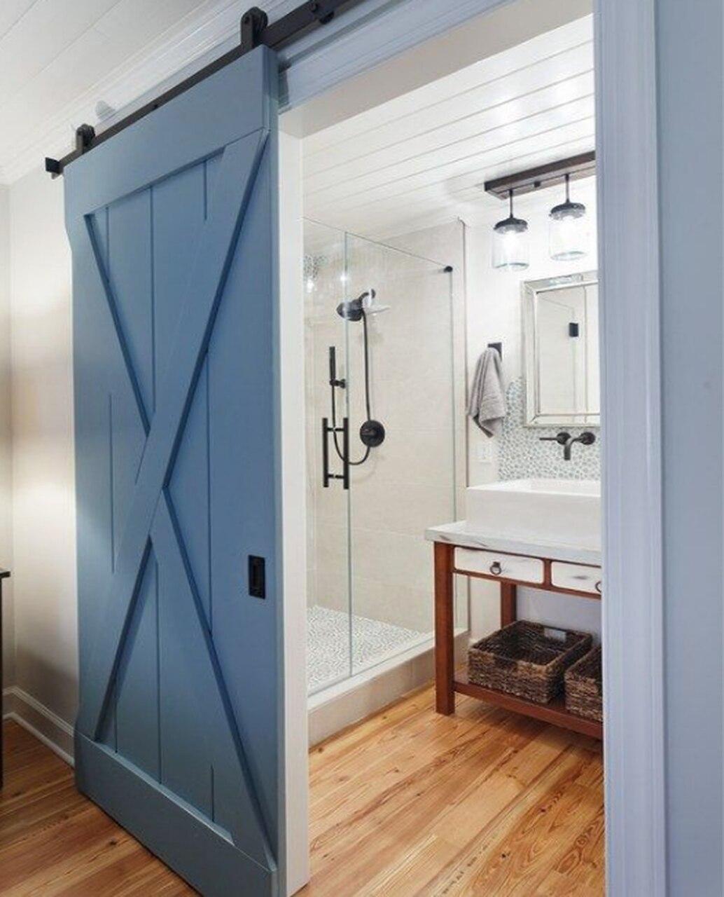 Barn door ⁢sliding entrances add ​character to Farmhouse Bathrooms