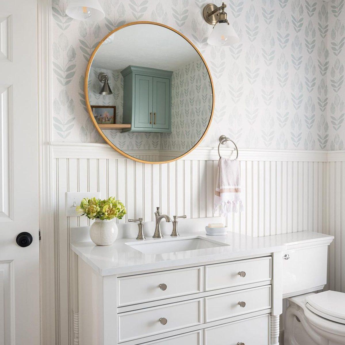 Choose patterned wallpaper to add personality to farmhouse⁢ bathrooms