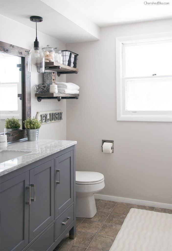 Incorporate built-in storage to declutter farmhouse ⁤bathrooms