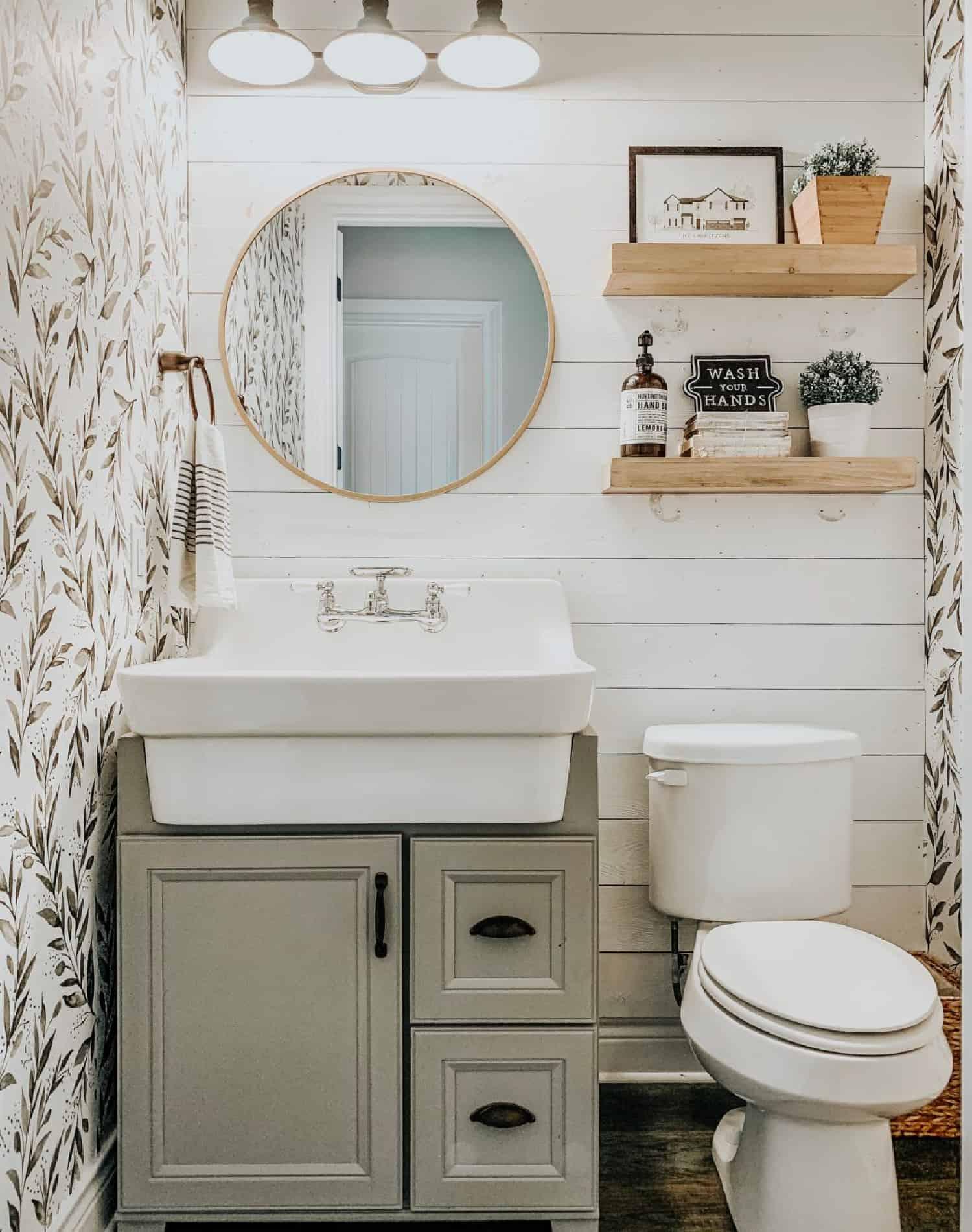 Prioritize‌ natural light to brighten up farmhouse‍ bathrooms interiors