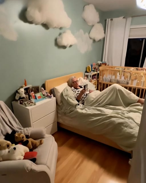 8 Months Pregnant, I Discovered My Husband Chose His Mom Over Our Baby