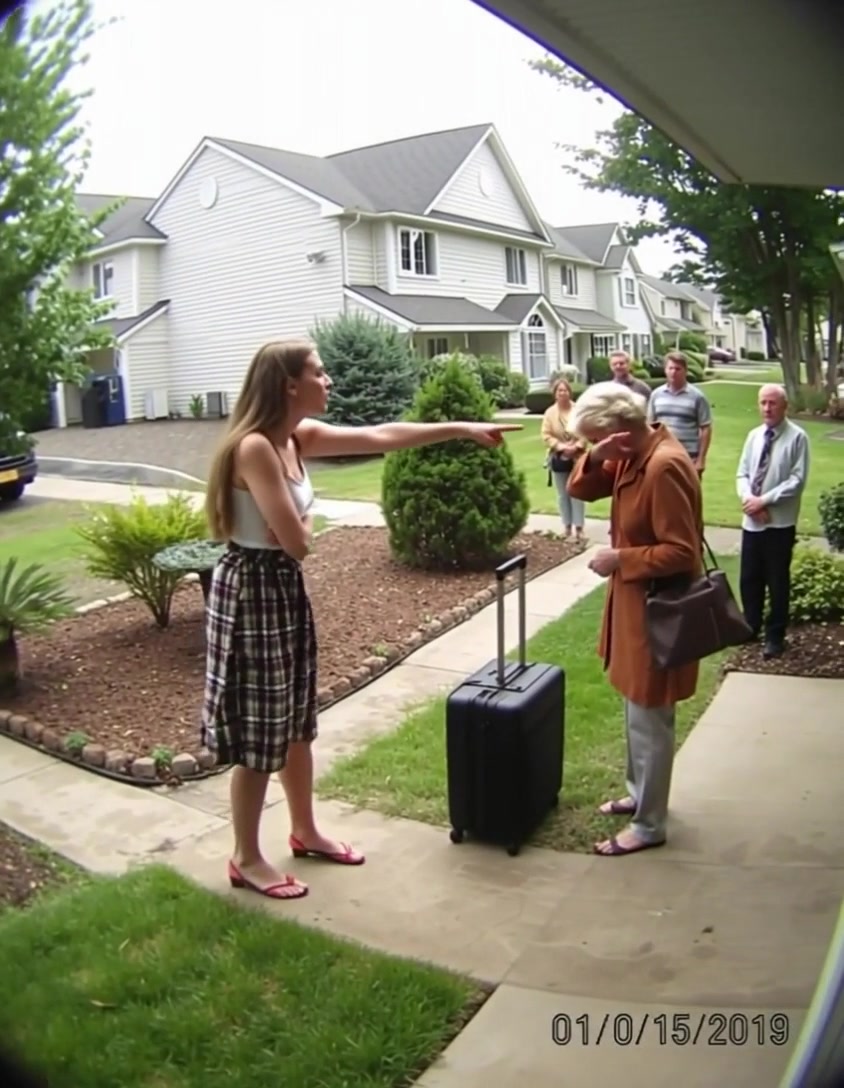 The mother was kicked out into the street by her daughter because of her old