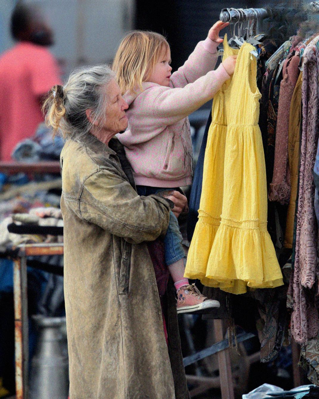 How One Small Gesture at a Flea Market Sparked a Beautiful New Bond